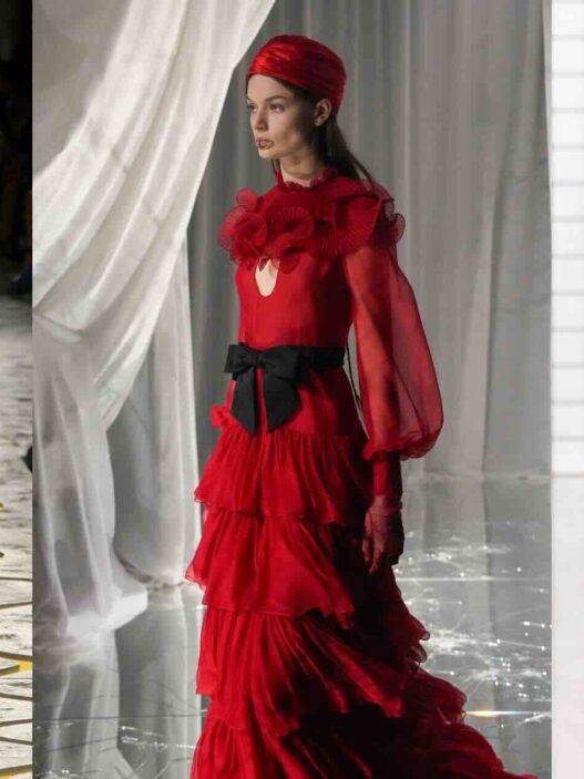 Soldan Sağa: Versace, Valentino, Chloé