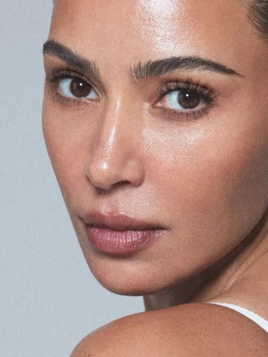 Kim Kardashian, (SKKN by Kim)